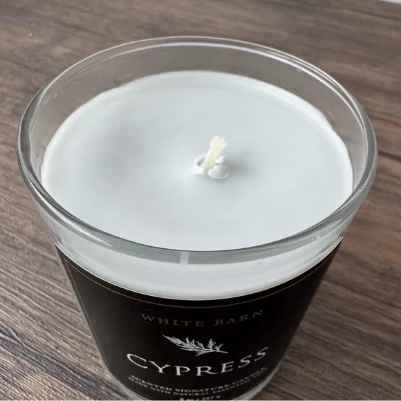 White Barn Cypress Single Wick Candle - Picture 2 of 3